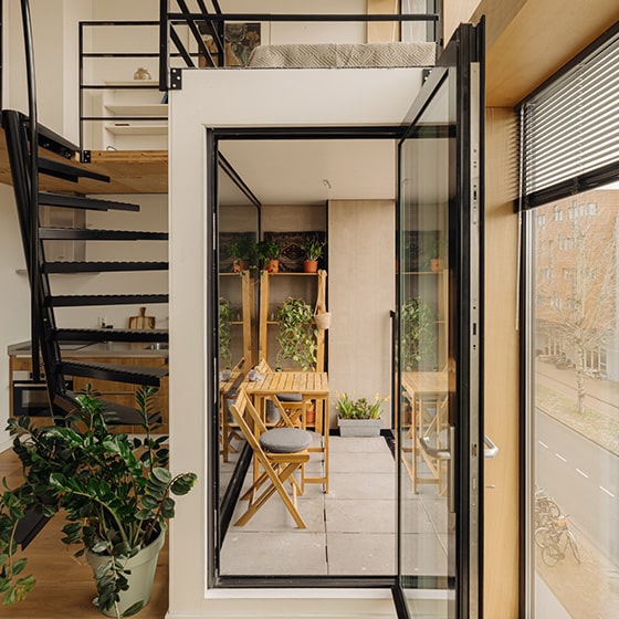 Woningfoto met zicht op het balkon
